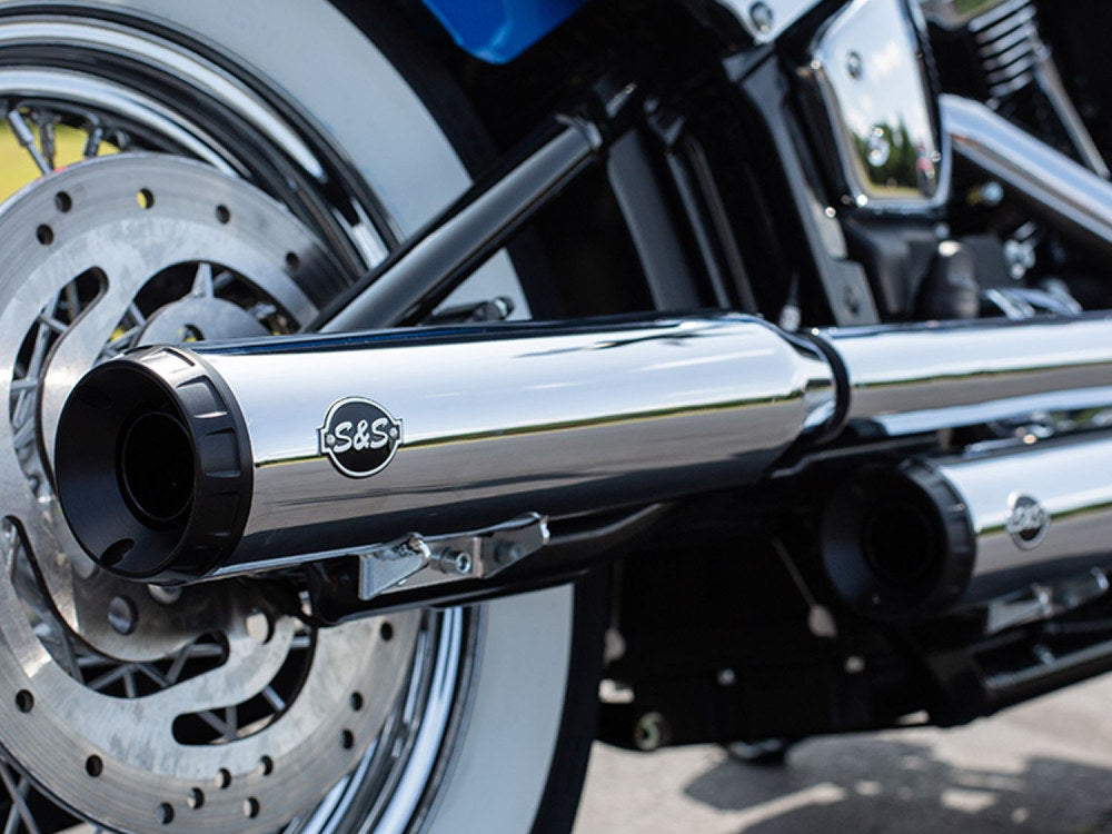 3-1/2in. Grand National Slip-On Mufflers – Chrome with Black End Caps. Fits Heritage Classic 2018up & Deluxe 2018-2020