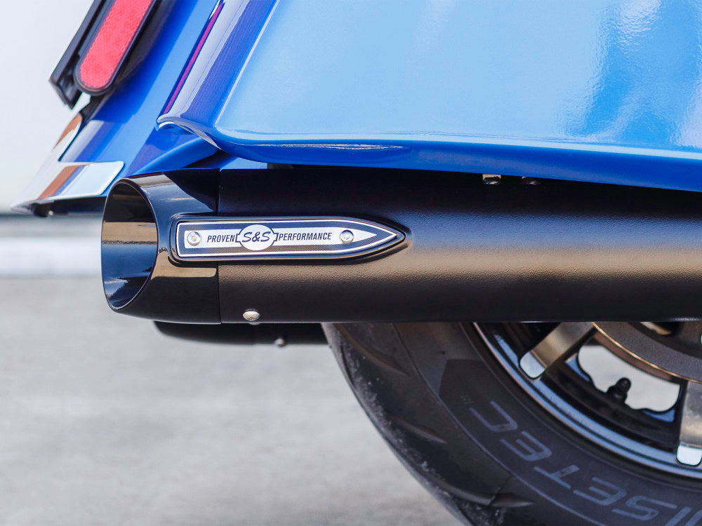 Broadhead 4in. Slip-On Mufflers – Black with Black End Caps. Fits Indian Big Twin 2014up with Hard Saddle Bags.