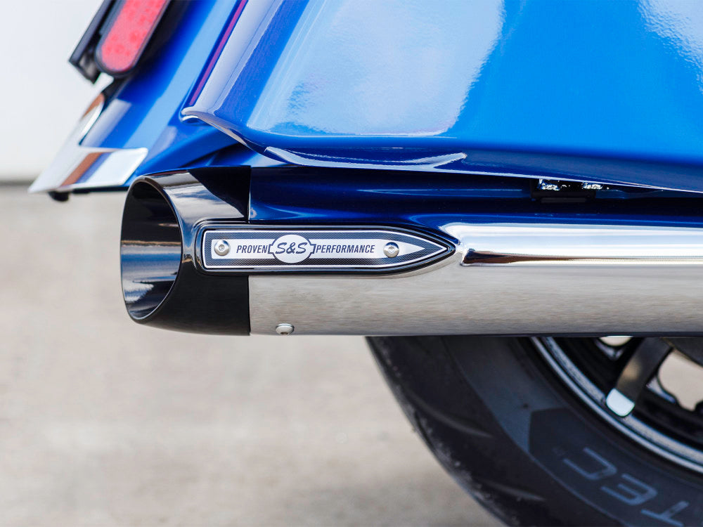 Broadhead 4in. Slip-On Mufflers – Chrome with Black End Caps. Fits Indian Big Twin 2014up with Hard Saddle Bags.