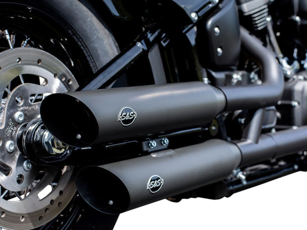 3-1/2in. Slash Cut Slip-On Mufflers – Black. Fits Softail Slim, Street Bob, Low Rider, Breakout & Fat Boy 2018up & Standard 2020up.