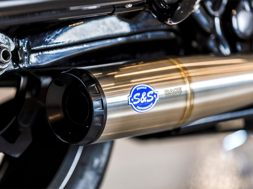 2-into-1 Diamondback Exhaust – Stainless with Black End Cap. Fits Touring 2017up.